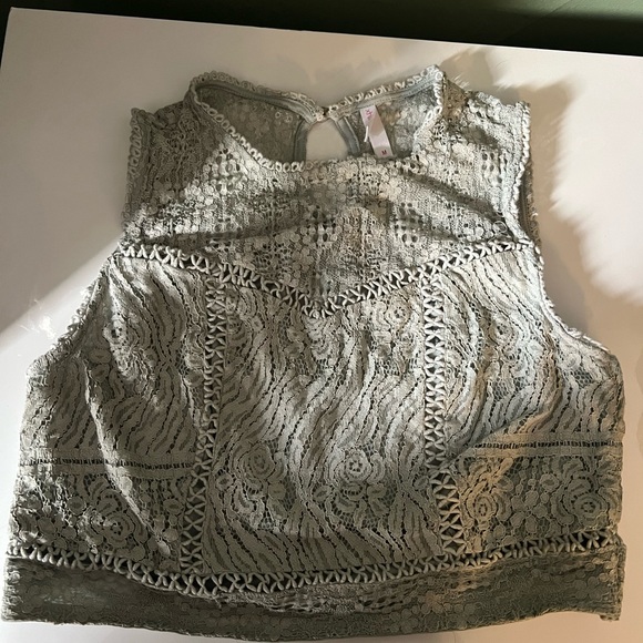 Mint green floral lace crop top side zip - Picture 2 of 3